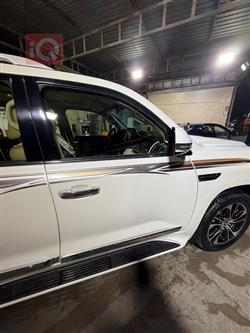 تۆیۆتا لاند کروزەر